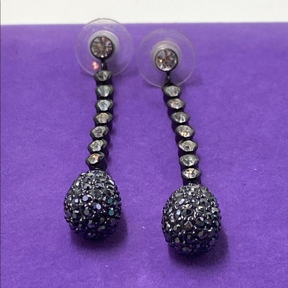 💛 Classic Black & Silver Crystal Drop Earrings - Picture 2 of 6